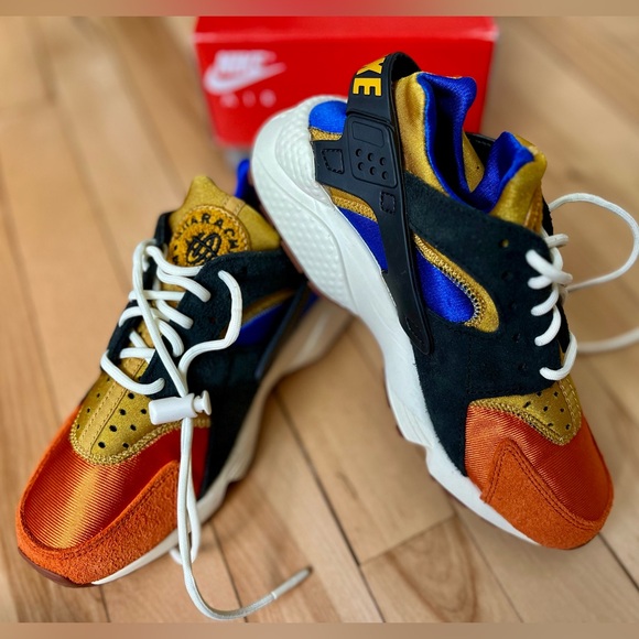 Nike Air Huarache Sneakers – Limited Edition - Picture 4 of 5